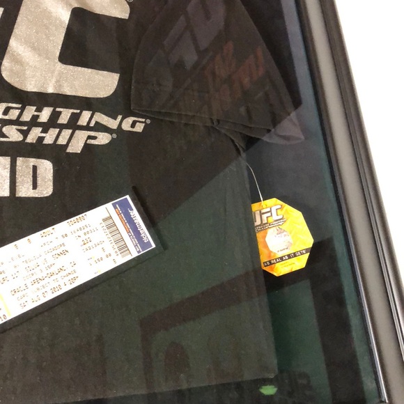 UFC 117 FRAMED T-SHIRT FROM THE FIGHT - Picture 3 of 4